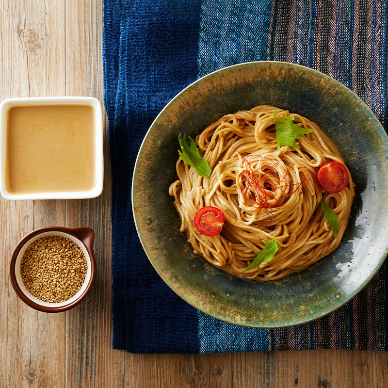 ラーメンでも、パスタでもない、小麦香る特製麺を使用したまぜそば。素材から製造方法までとことん吟味したソースは、素材の旨さ際立つ。南膳房まぜそば なんぜんぼう